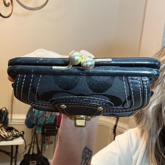 Coach Legacy French Turn Lock Wallet EUC - Picture 5 of 13